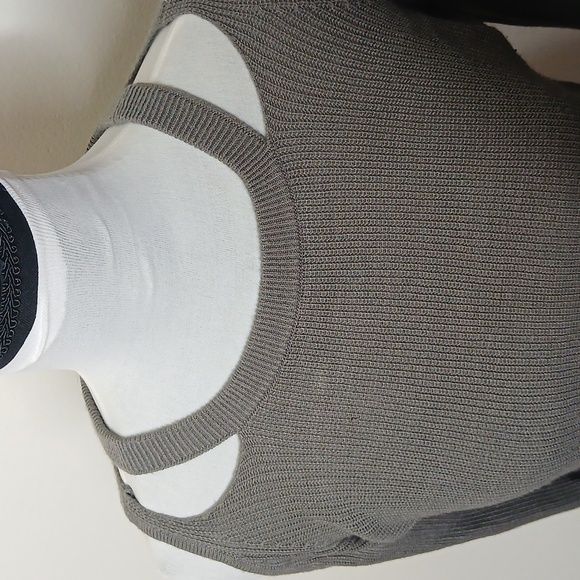 Pink Republic grey knit cold shoulder size small - Picture 2 of 14